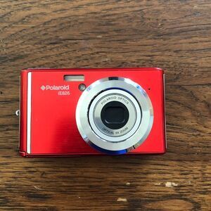 Polaroid iE826 18.0MP 8x red Digital Camera Not Tested  No Charger or SD